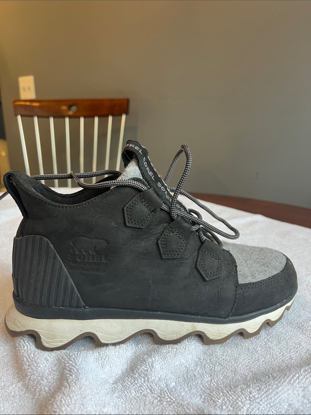 Sorel Caribou Kinetic Quarry | Black and Gray Winter Lace-Up boots